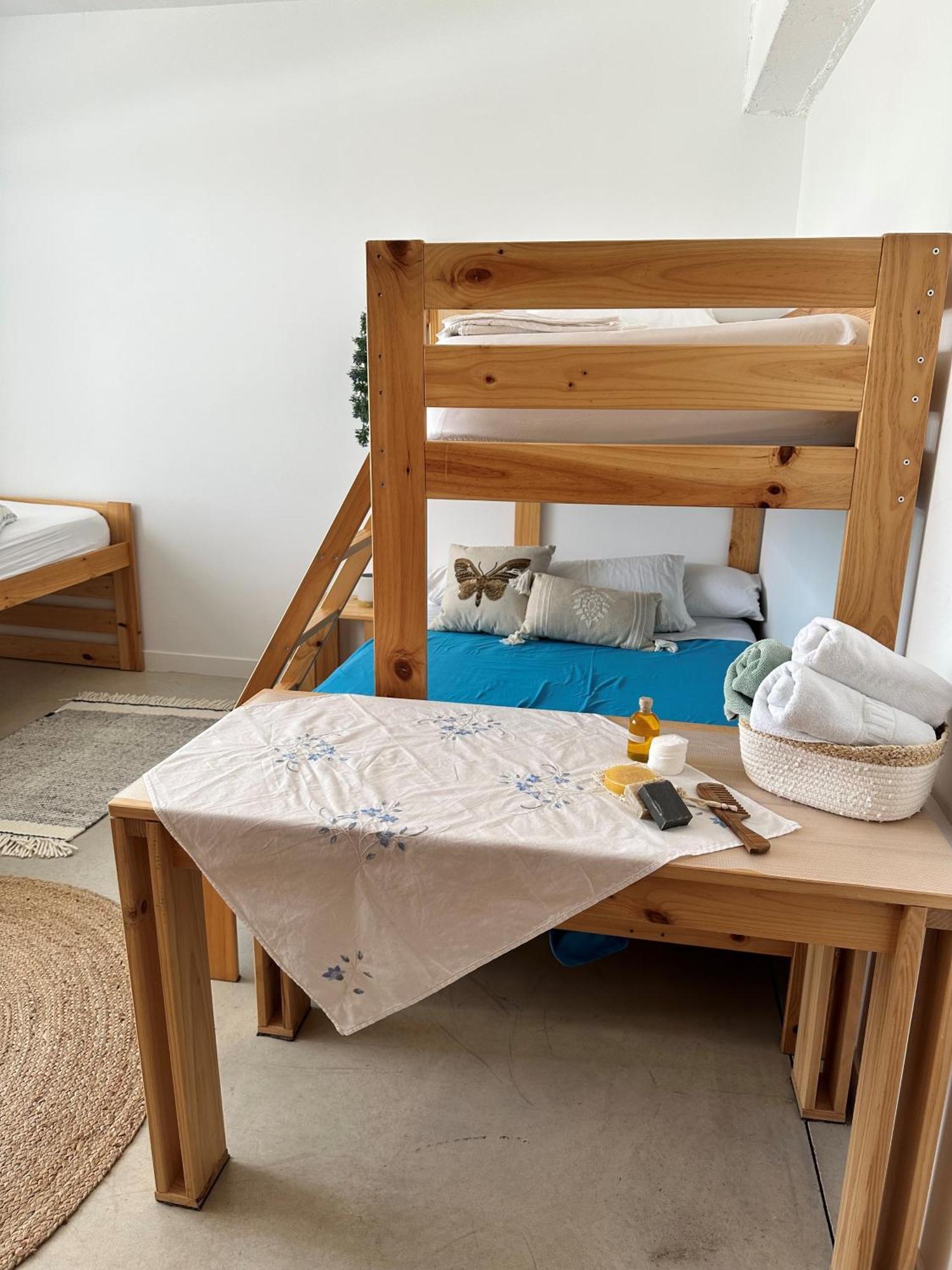 Entheos Hostel Lerin Exterior photo